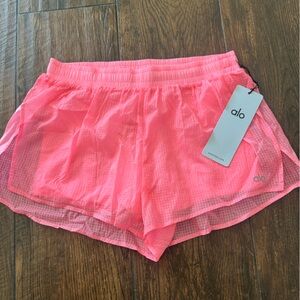 NWT Alo Yoga Game Time Short Neon
Bubblegum Size: Small